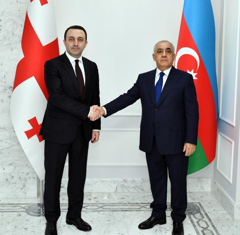 Baş nazir Əli Əsədov Gürcüstanın Baş naziri İrakli Qaribaşvili ilə görüşüb