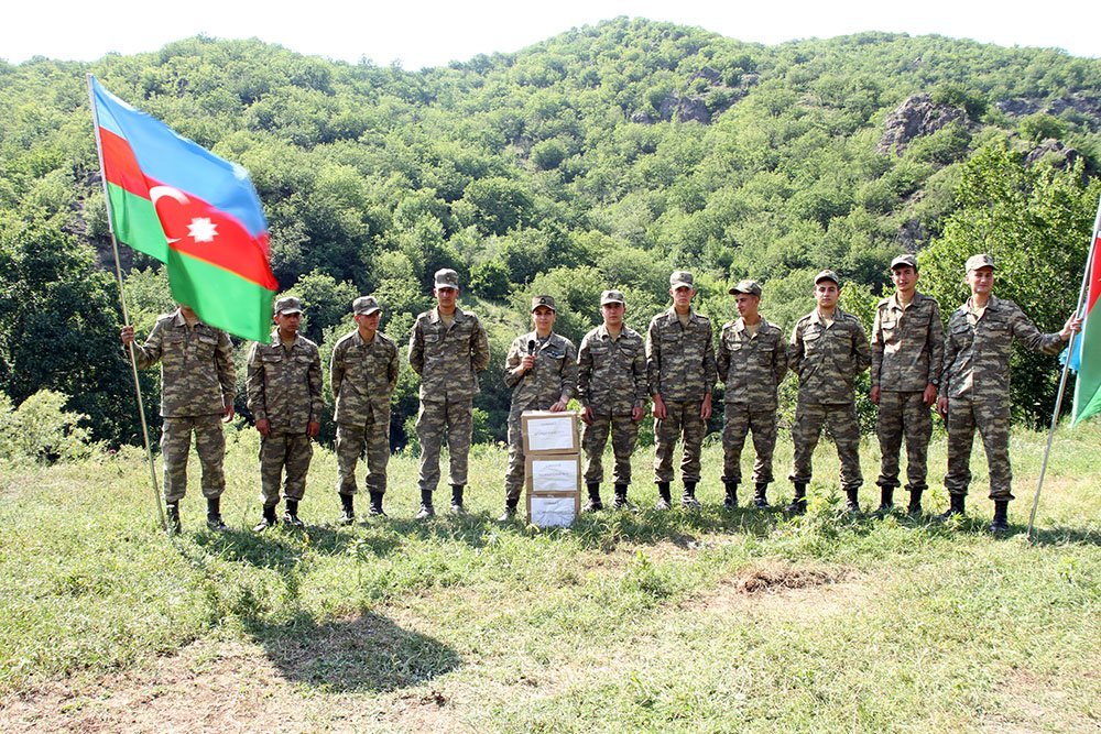 Azad edilmiş ərazilərimizdə dislokasiya olunmuş bölmələrimizdə Milli Qurtuluş Gününü qeyd olunub