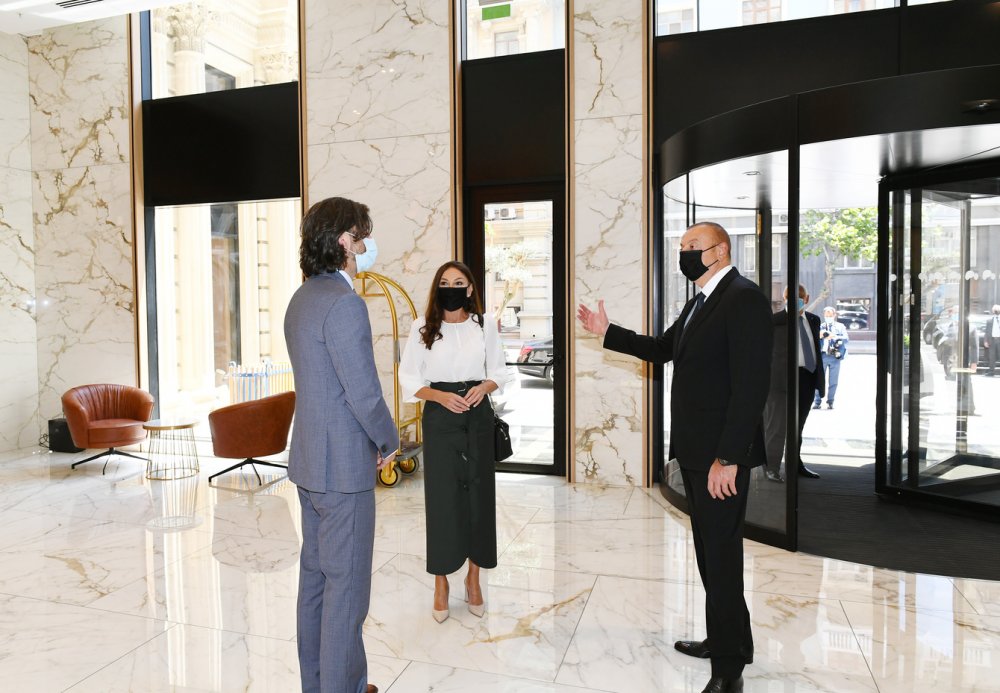 İlham Əliyev Bakıda “Intercontinental” otelinin açılışında iştirak edib