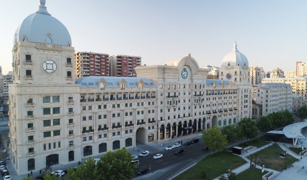 İlham Əliyev “Courtyard by Marriott Baku” otelinin açılışında iştirak edib