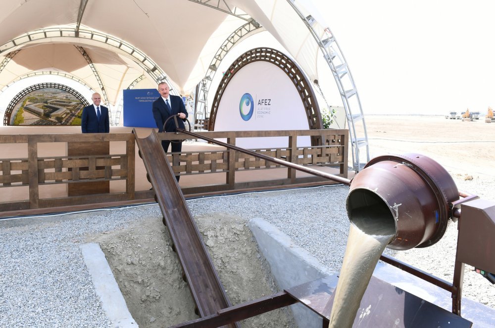 İlham Əliyev Ələt Azad İqtisadi Zonasının təməlini qoyub, Azərbaycan Televiziyasına müsahibə verib