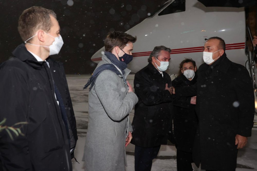 Mövlud Çavuşoğlu NATO-ya üzv ölkələrin xarici işlər nazirlərinin toplantısında iştirak etmək üçün Riqaya gedib