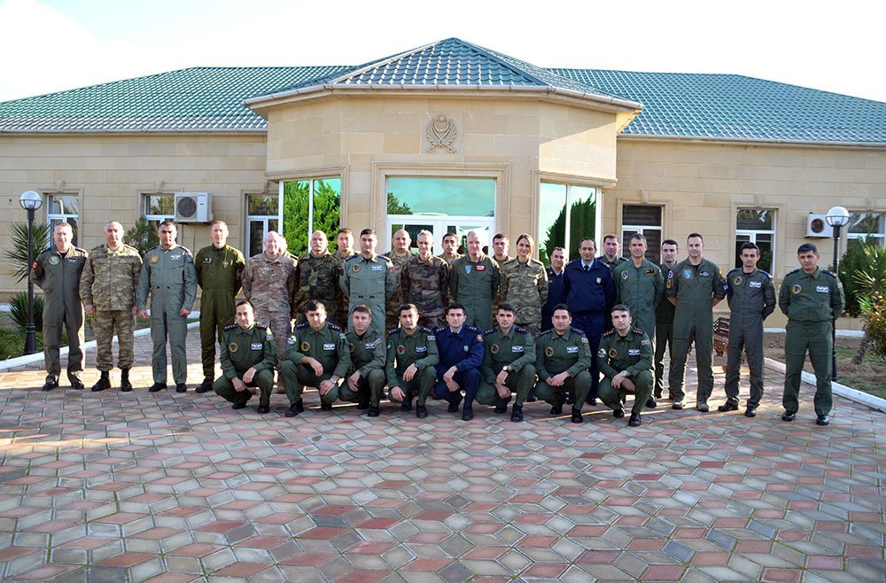 NATO-nun mobil təlim qrupu tərəfindən kurs keçirilir