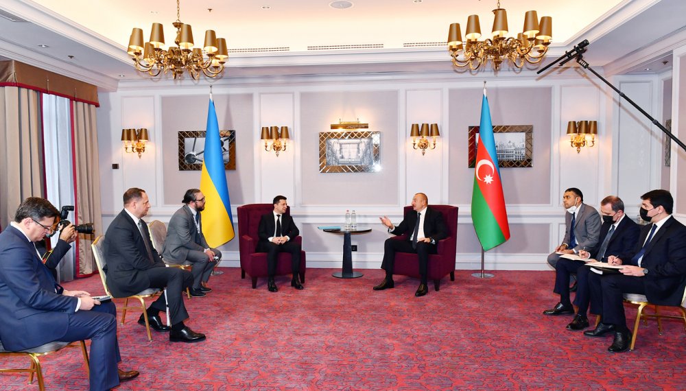 İlham Əliyev Brüsseldə Ukrayna Prezidenti Vladimir Zelenski ilə görüşüb