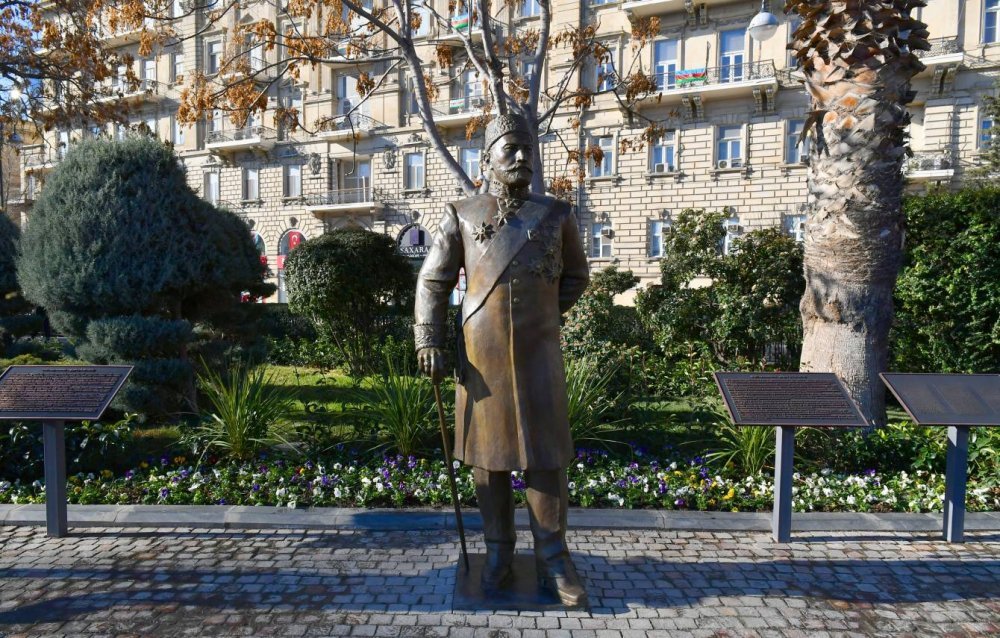İlham Əliyev xeyriyyəçi Hacı Zeynalabdin Tağıyevin Bakıda ucaldılan abidəsinin açılışında iştirak edib
