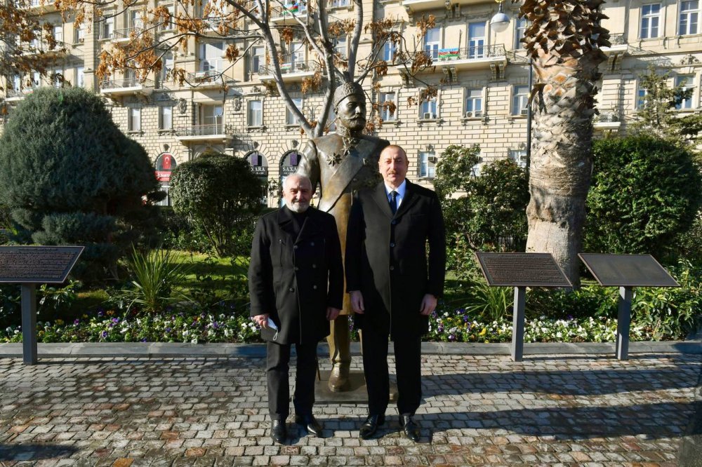 İlham Əliyev xeyriyyəçi Hacı Zeynalabdin Tağıyevin Bakıda ucaldılan abidəsinin açılışında iştirak edib