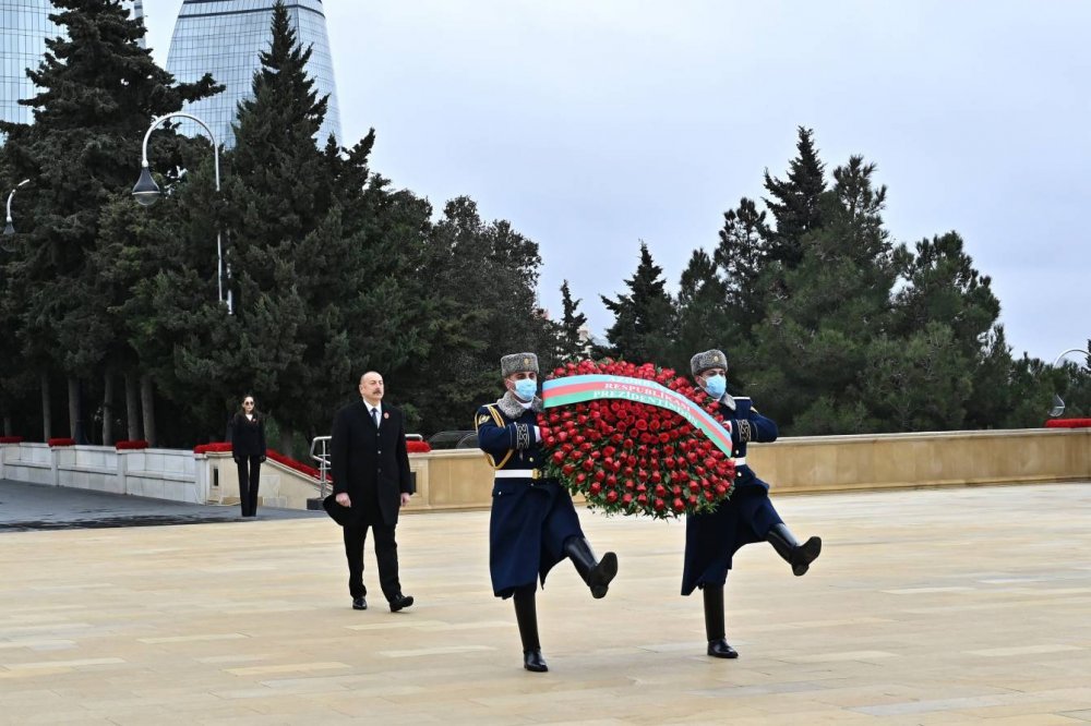 İlham Əliyev və birinci xanım Mehriban Əliyeva 20 Yanvar faciəsinin 32-ci ildönümü ilə əlaqədar Şəhidlər xiyabanını ziyarət ediblər