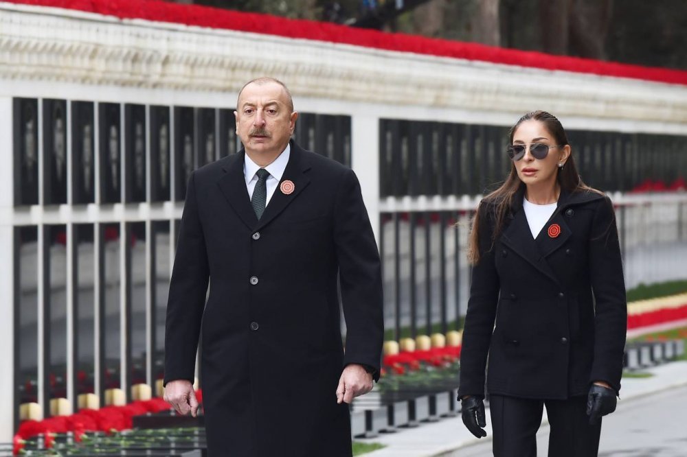 İlham Əliyev və birinci xanım Mehriban Əliyeva 20 Yanvar faciəsinin 32-ci ildönümü ilə əlaqədar Şəhidlər xiyabanını ziyarət ediblər