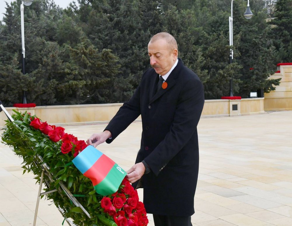 İlham Əliyev və birinci xanım Mehriban Əliyeva 20 Yanvar faciəsinin 32-ci ildönümü ilə əlaqədar Şəhidlər xiyabanını ziyarət ediblər