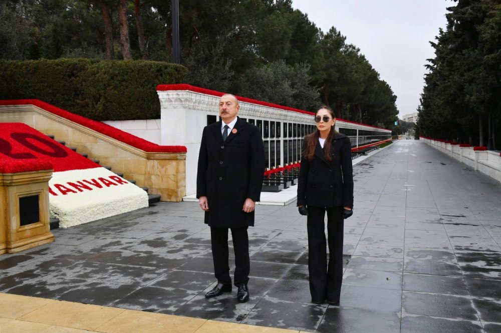 İlham Əliyev və birinci xanım Mehriban Əliyeva 20 Yanvar faciəsinin 32-ci ildönümü ilə əlaqədar Şəhidlər xiyabanını ziyarət ediblər