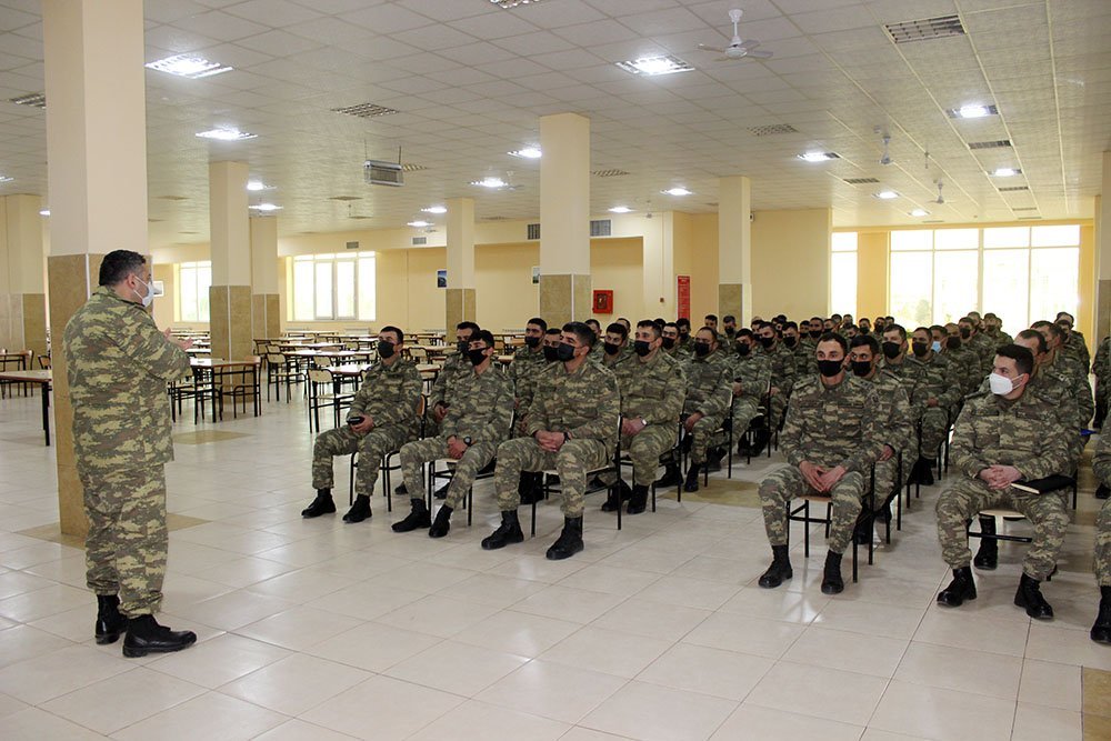 Hərbi qulluqçuların psixoloji sahədə maarifləndirilməsi üzrə tədbirlər keçirilib