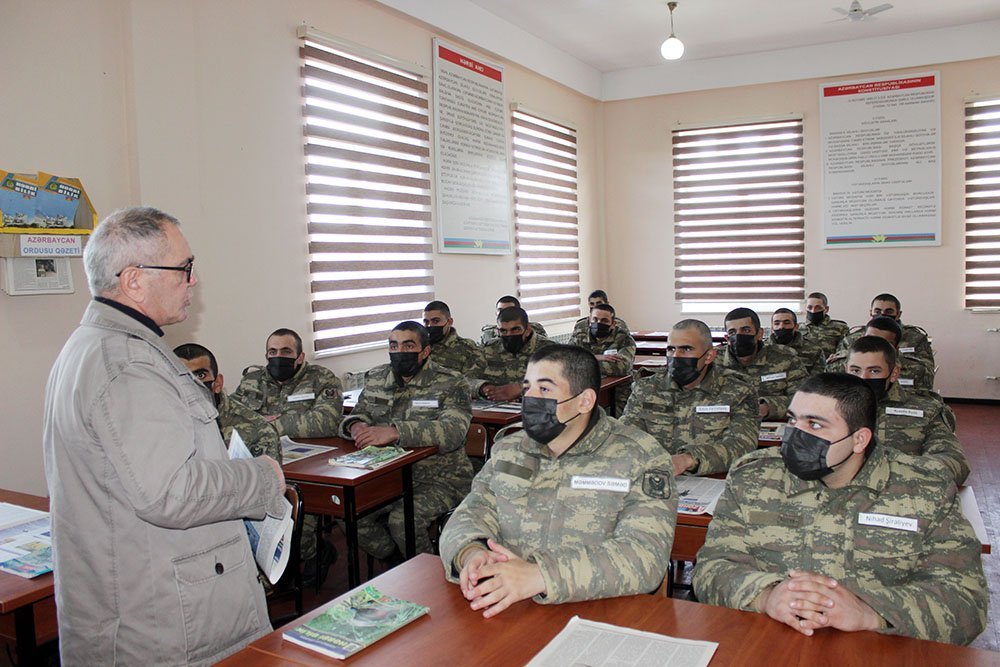 Hərbi qulluqçuların psixoloji sahədə maarifləndirilməsi üzrə tədbirlər keçirilib