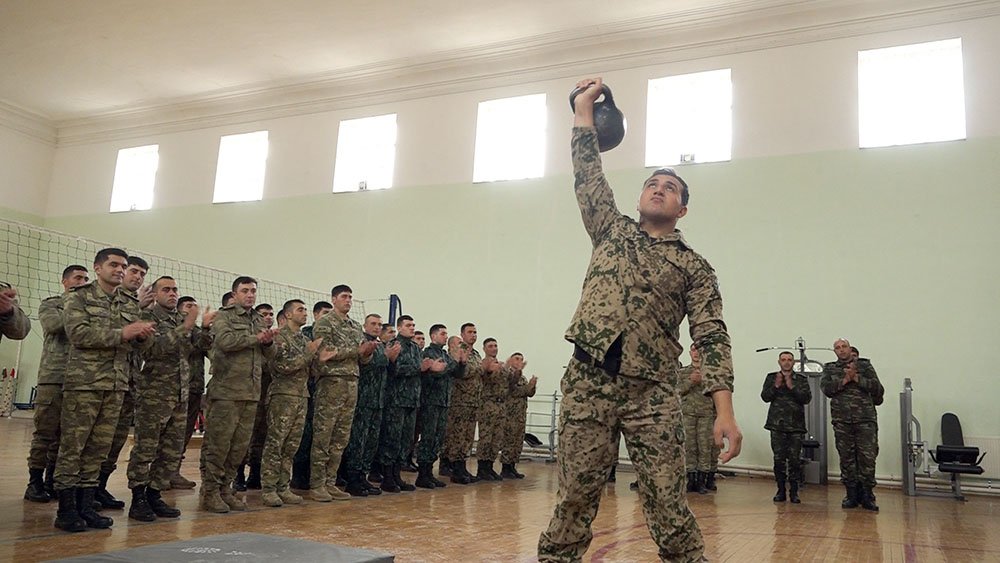 Naxçıvan Qarnizonu üzrə hərbi qulluqçular arasında daşqaldırma birinciliyi keçirilib - VİDEO