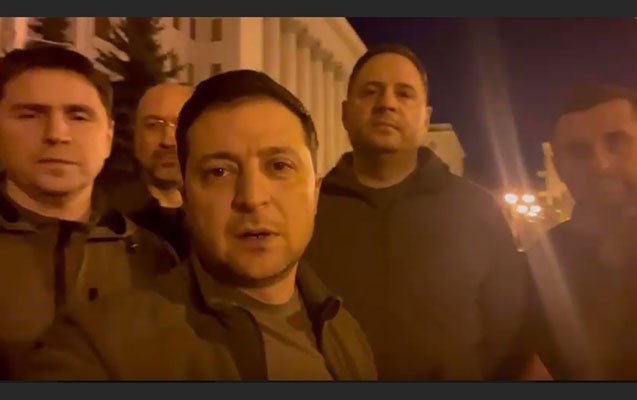 Zelenski Kiyevdə olduğunu sübut edən görüntü paylaşdı - Video