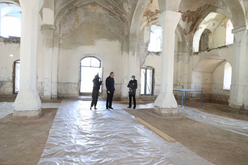 İlham Əliyev və birinci xanım Mehriban Əliyeva Ağdam Cümə məscidində bərpa işlərinin gedişi ilə tanış olublar