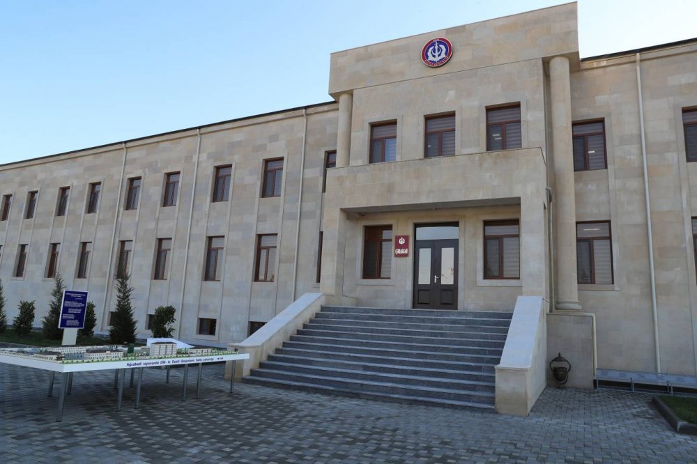 İlham Əliyev və birinci xanım Mehriban Əliyeva Daxili İşlər Nazirliyi Daxili Qoşunlarının Ağcabədi rayonunda yeni inşa olunan hərbi şəhərciyinin açılışında iştirak ediblər