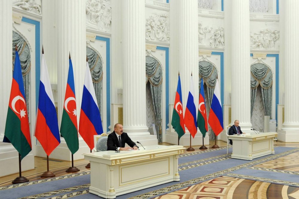 İlham Əliyev və Prezident Vladimir Putin mətbuata bəyanatlarla çıxış ediblər 