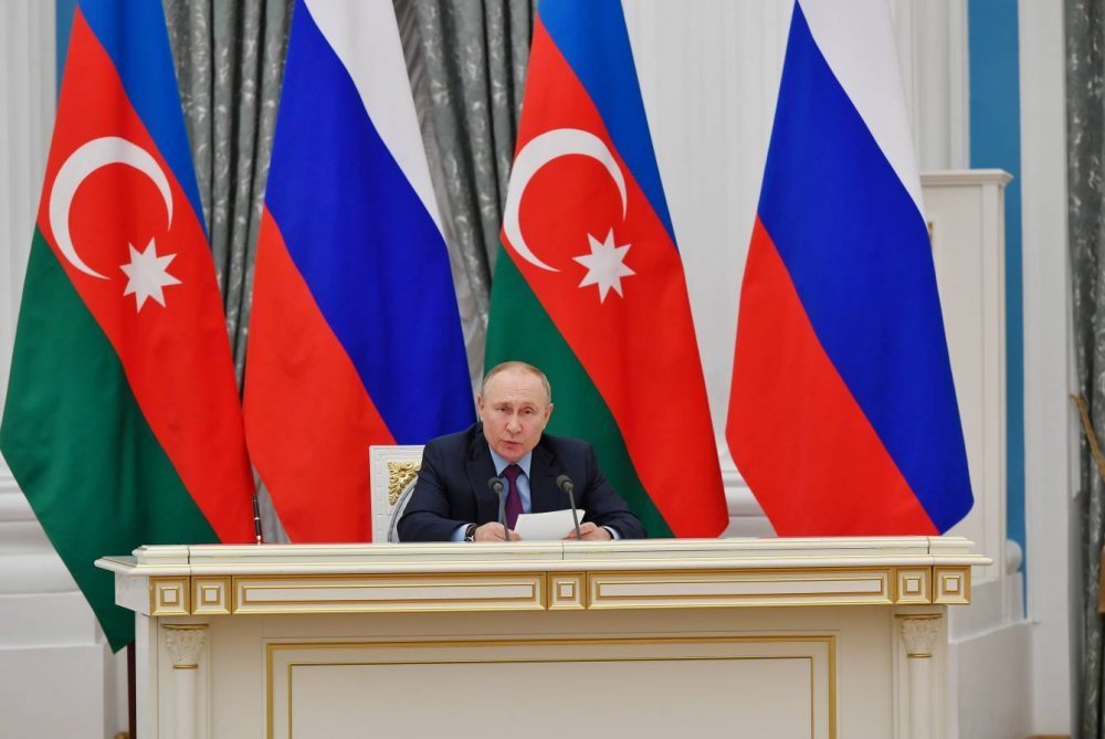 İlham Əliyev və Prezident Vladimir Putin mətbuata bəyanatlarla çıxış ediblər 