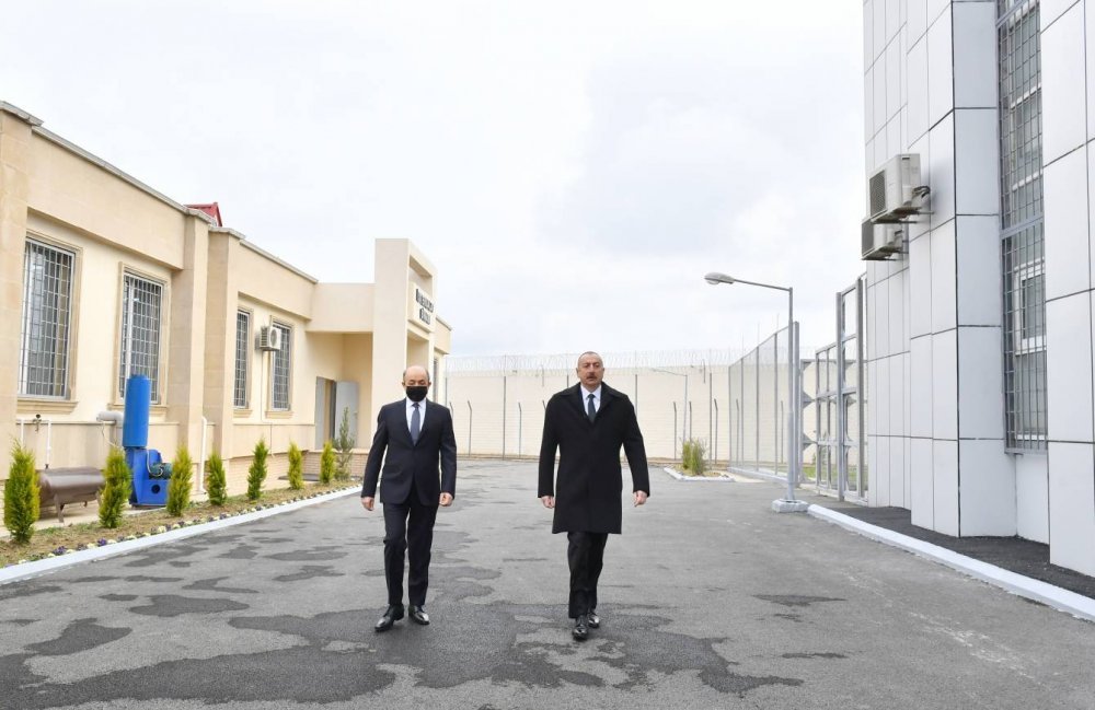 İlham Əliyev Bakıda yeni inşa edilmiş müasir penitensiar müəssisələrdə yaradılan şəraitlə tanış olub