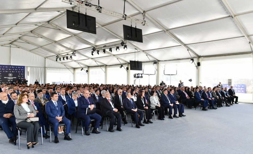 İlham Əliyev Şuşa şəhərində Dünya Azərbaycanlılarının V Qurultayında çıxış edib