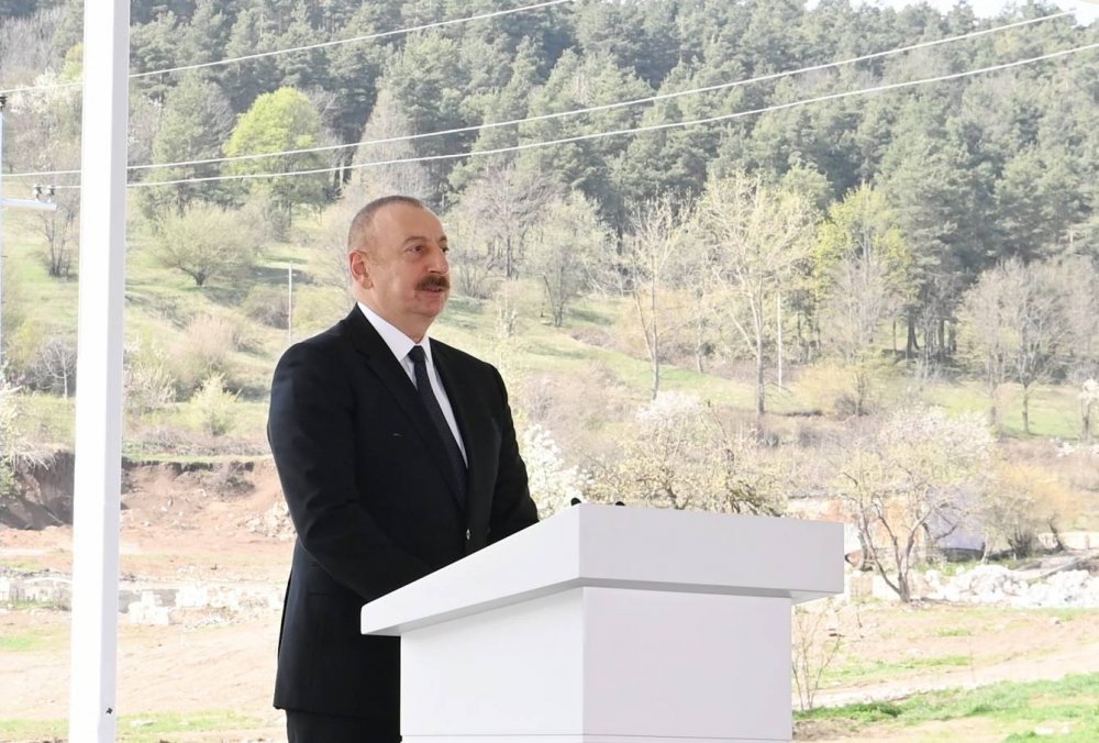 İlham Əliyev Şuşa şəhərində Dünya Azərbaycanlılarının V Qurultayında çıxış edib
