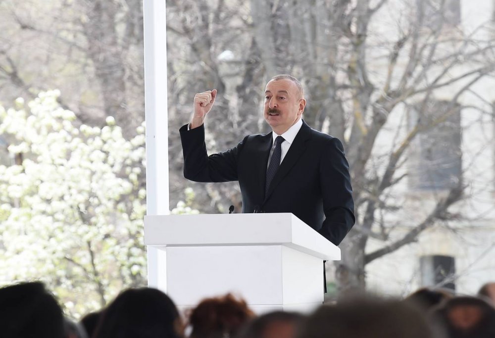 İlham Əliyev Şuşa şəhərində Dünya Azərbaycanlılarının V Qurultayında çıxış edib