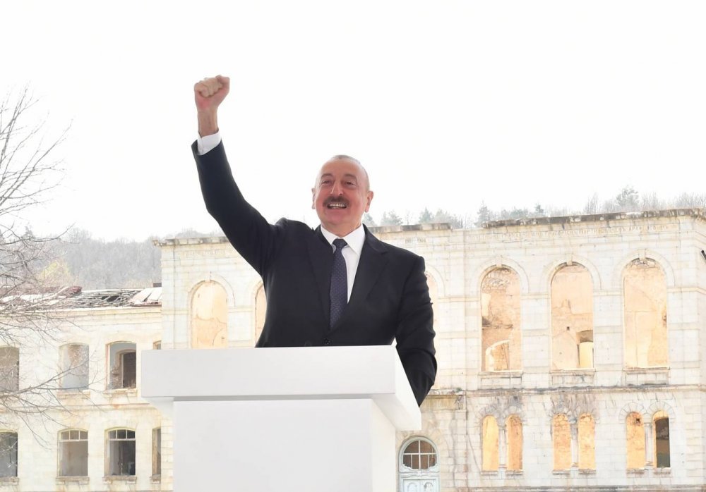 İlham Əliyev Şuşa şəhərində Dünya Azərbaycanlılarının V Qurultayında çıxış edib