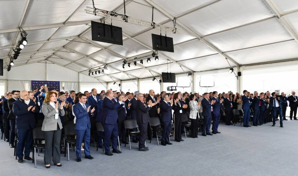 İlham Əliyev Şuşa şəhərində Dünya Azərbaycanlılarının V Qurultayında çıxış edib