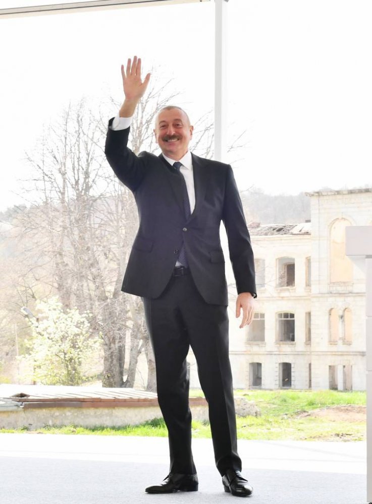 İlham Əliyev Şuşa şəhərində Dünya Azərbaycanlılarının V Qurultayında çıxış edib
