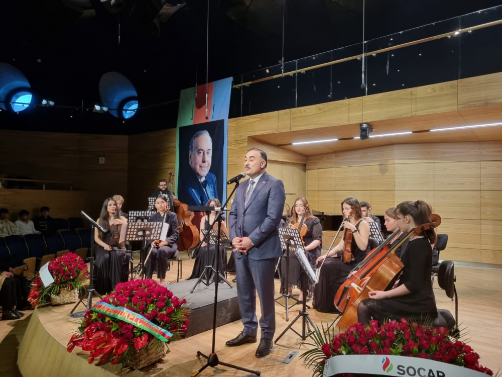 Ankarada Ümummilli lider Heydər Əliyevin anadan olmasının 99-cu ildönümü ilə bağlı konsert proqramı keçirilib