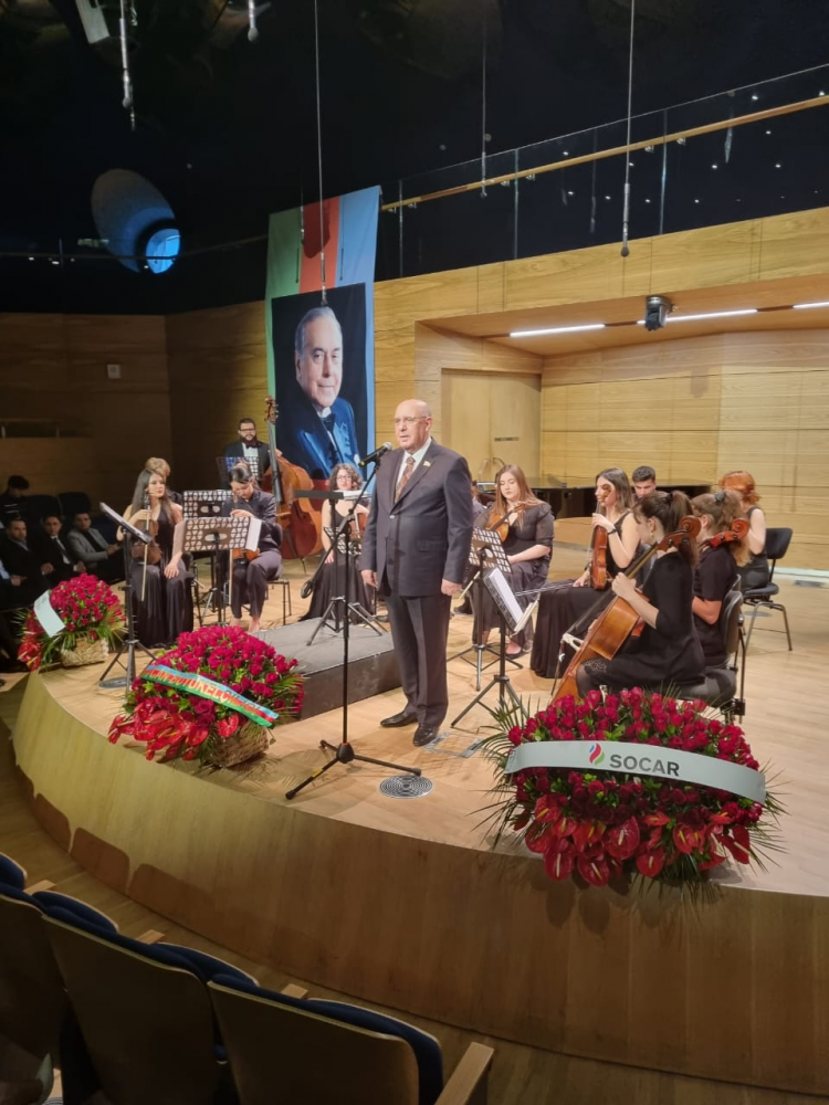 Ankarada Ümummilli lider Heydər Əliyevin anadan olmasının 99-cu ildönümü ilə bağlı konsert proqramı keçirilib