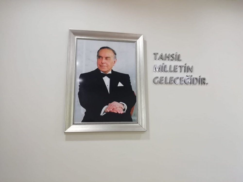 Ankarada Heydər Əliyev adına məktəbdə ulu öndərin 99-cu ildönümü ilə əlaqədar tədbir keçirilib