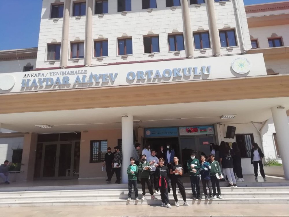 Ankarada Heydər Əliyev adına məktəbdə ulu öndərin 99-cu ildönümü ilə əlaqədar tədbir keçirilib