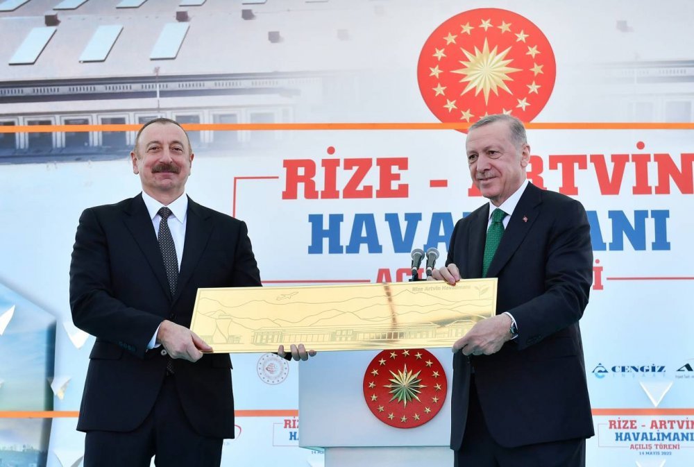 Azərbaycan Prezidenti İlham Əliyevin Türkiyəyə işgüzar səfəri. Azərbaycan və Türkiyə prezidentləri Rize-Artvin Hava Limanının açılış mərasimində iştirak ediblər Azərbaycan Prezidenti İlham Əliyevin Türkiyəyə işgüzar səfəri. Azərbaycan və Türkiyə prezidentləri Rize-Artvin Hava Limanının açılış mərasimində iştirak ediblər
