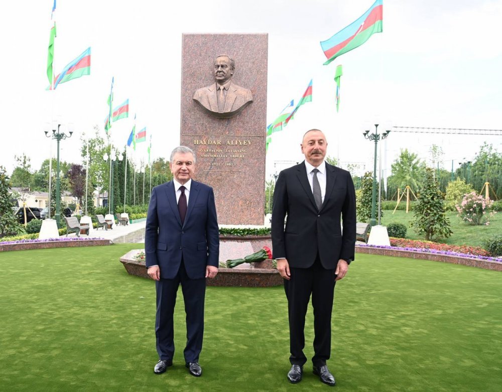 İlham Əliyev və Özbəkistan Prezidenti Şavkat Mirziyoyev Daşkənddə Heydər Əliyev Meydanının açılış mərasimində iştirak ediblər