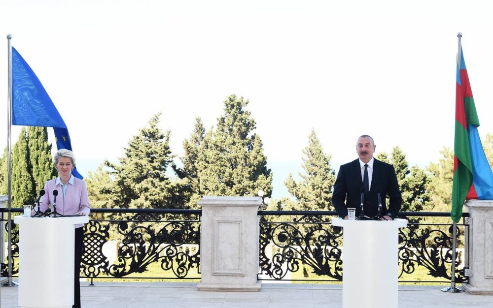 İlham Əliyev və Avropa Komissiyasının Prezidenti mətbuata bəyanatlarla çıxış ediblər