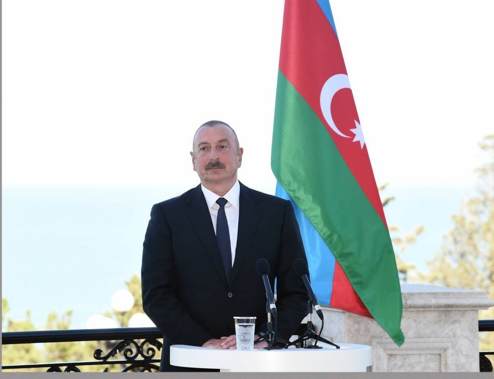 İlham Əliyev və Avropa Komissiyasının Prezidenti mətbuata bəyanatlarla çıxış ediblər
