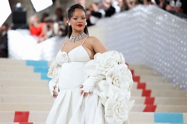 Rihanna öz brendinin rəhbərliyindən getdi
