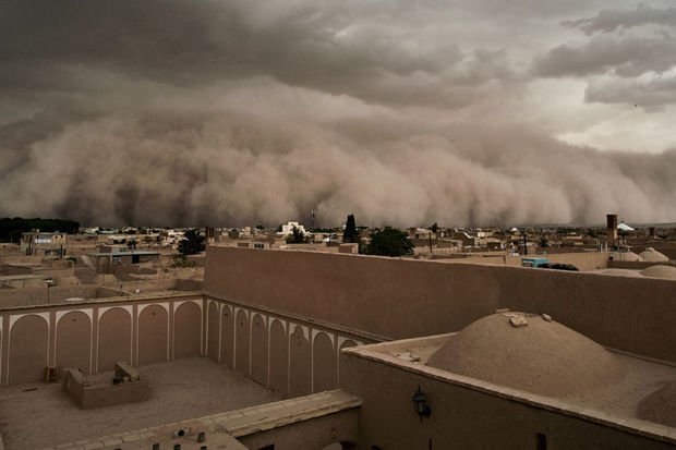 İranda qum fırtınası: 2107 nəfər xəstəxanalıq oldu